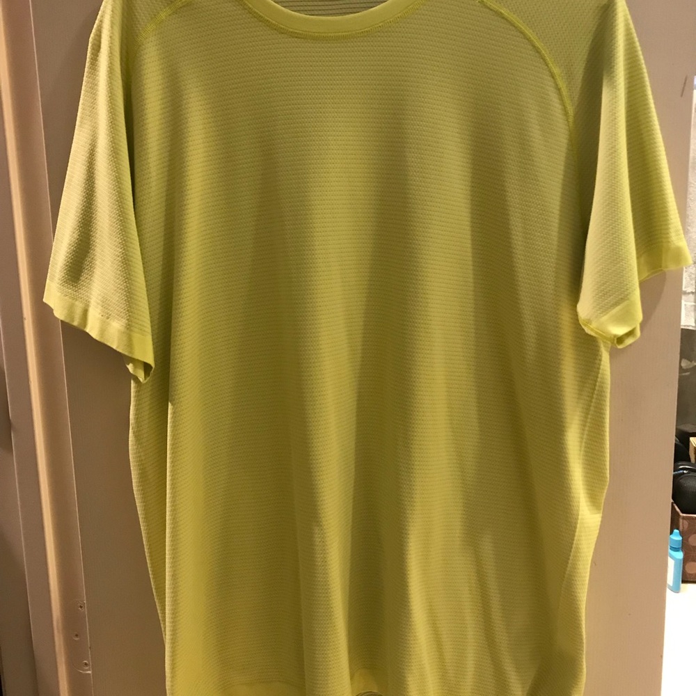 Men’s XL Lululemon metal tech shirt